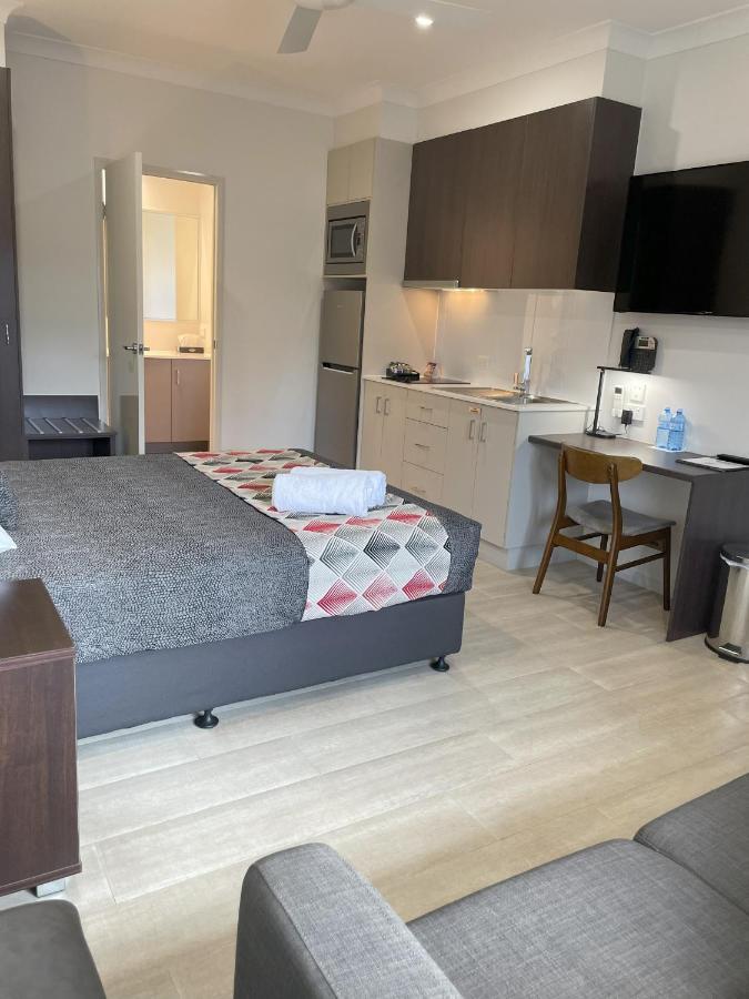 Northpoint Motel Apartments Тувумба Экстерьер фото
