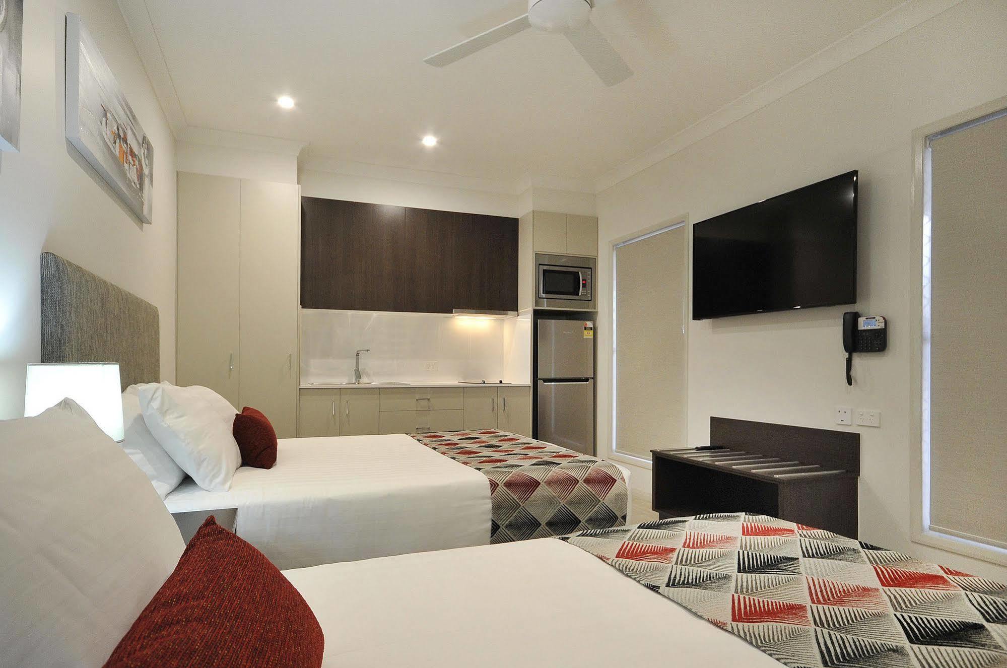 Northpoint Motel Apartments Тувумба Экстерьер фото