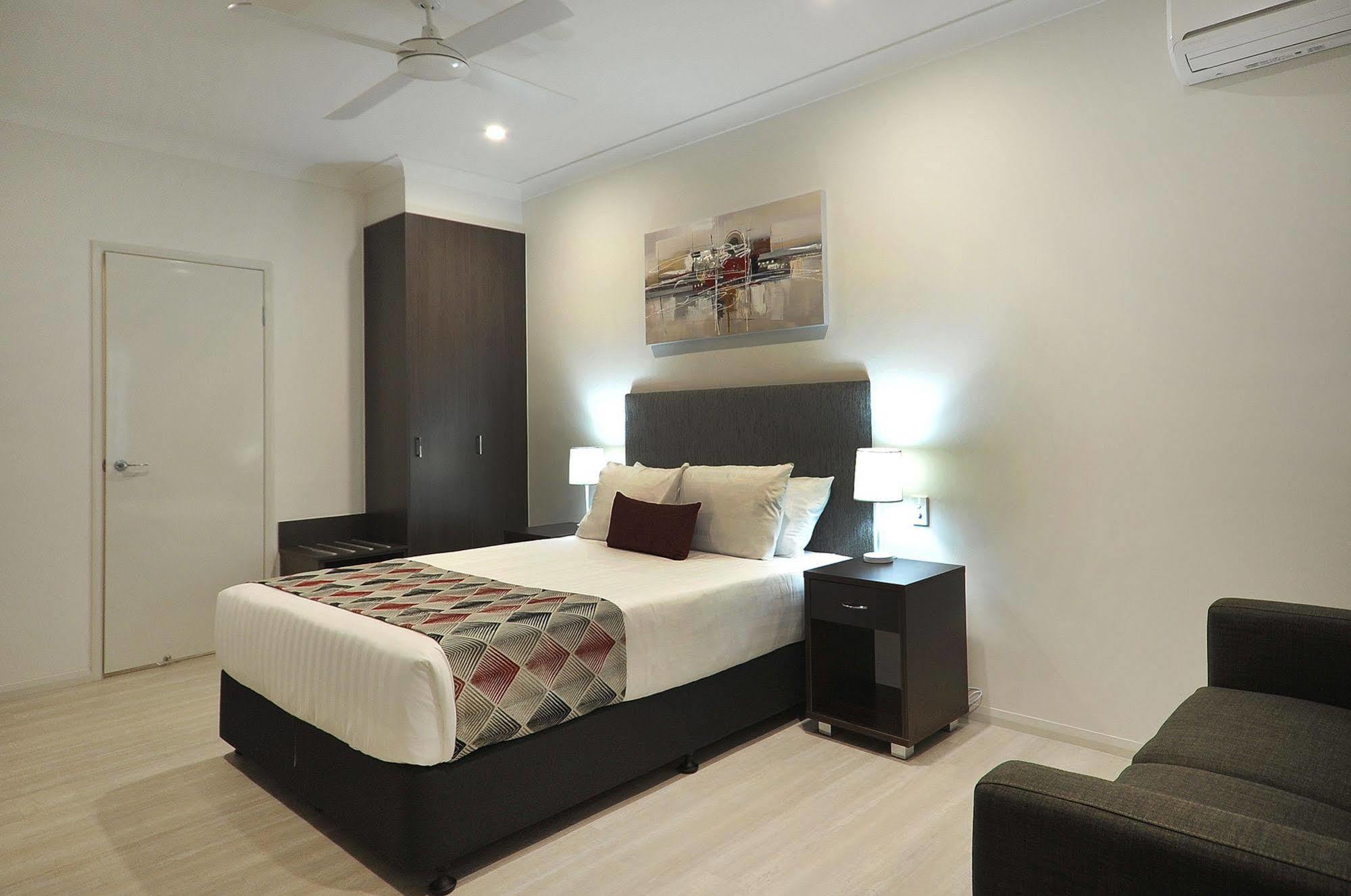Northpoint Motel Apartments Тувумба Экстерьер фото