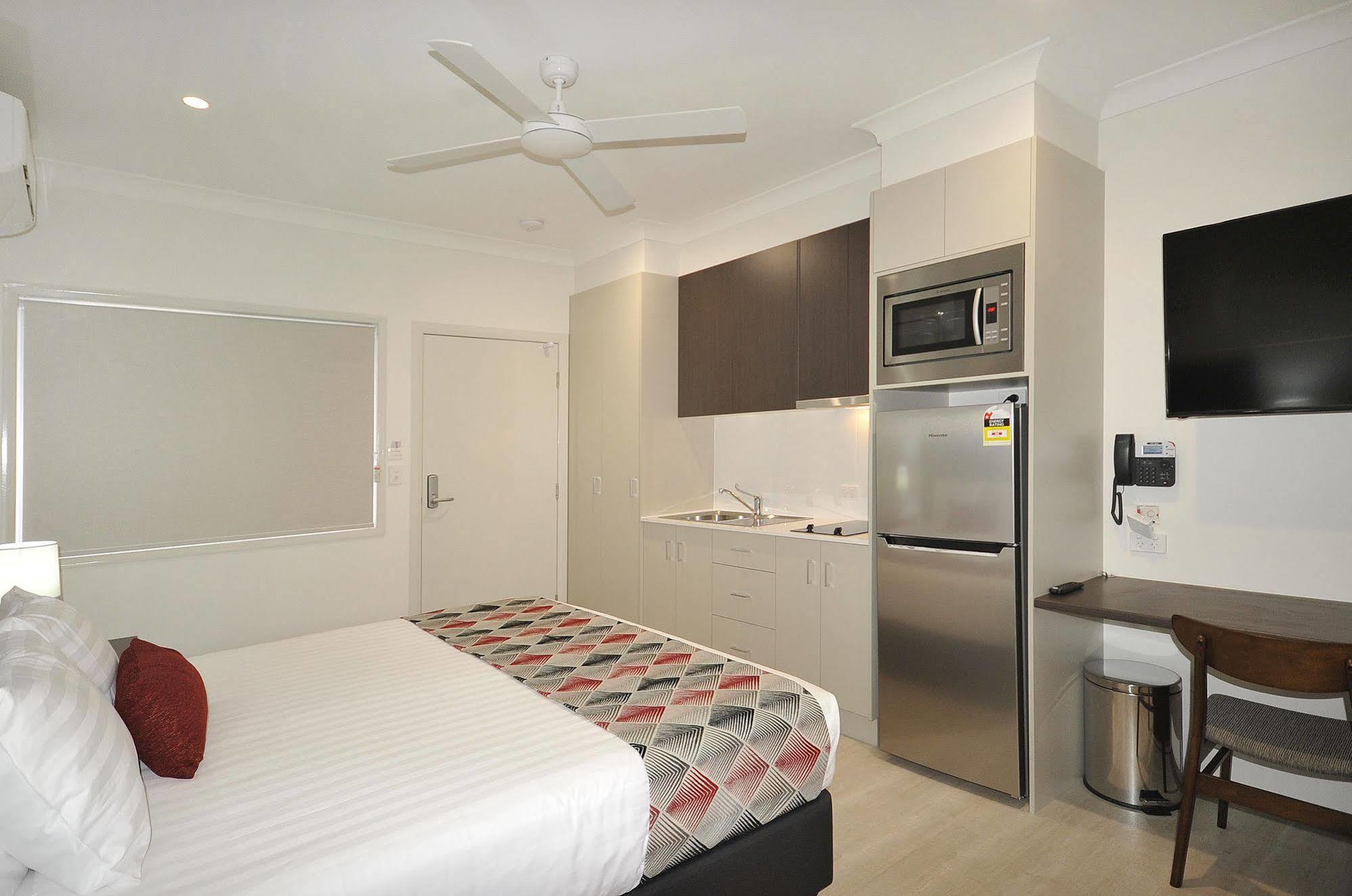 Northpoint Motel Apartments Тувумба Экстерьер фото