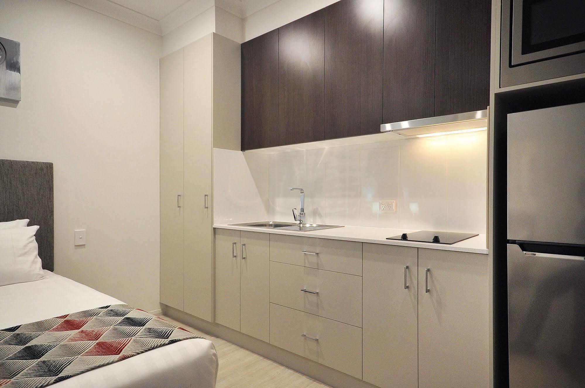 Northpoint Motel Apartments Тувумба Экстерьер фото